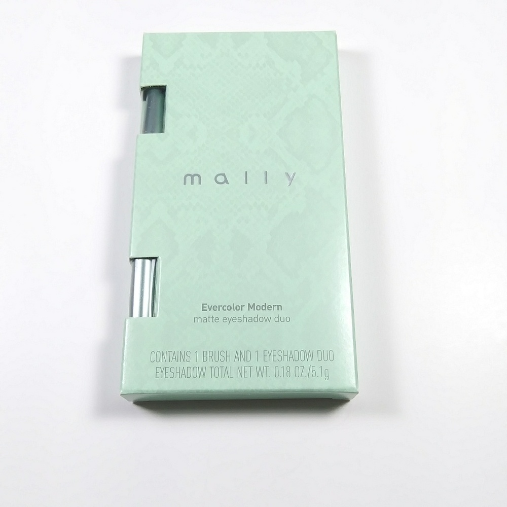 Mally Duo Eyeshadow With Brush.
